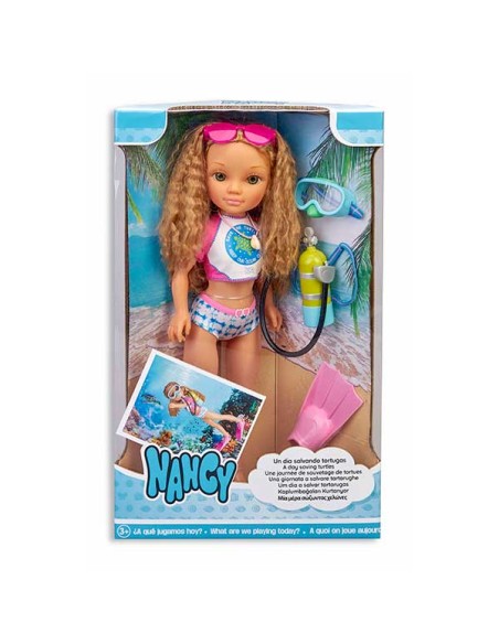 NANCY UN DÍA SALVANDO TORTUGAS. FAMOSA.