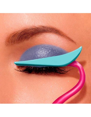 ESTUDIO DE OJOS BRILLANTES. ESTILO TOTAL. BIZAK.