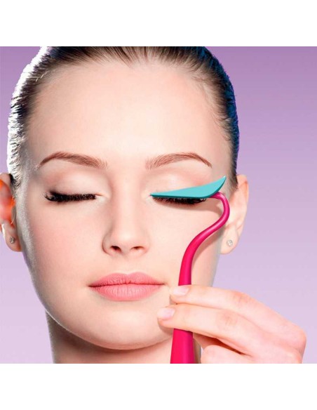 ESTUDIO DE OJOS BRILLANTES. ESTILO TOTAL. BIZAK.