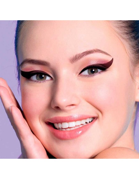 ESTUDIO DE OJOS BRILLANTES. ESTILO TOTAL. BIZAK.