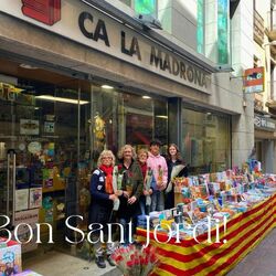 L'equip de Ca la Madrona us desitja Bon Sant Jordi!

#santjordi24 #paradadellibres #llibres